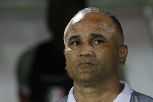 Aps ser derrotado em casa pela Bolvia Querida, Tricolor praticamente d adeus  briga pela vaga na Srie A 2015. Gols dos visitantes foram marcados por Vlber e Luiz Otvio.