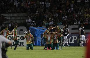 Aps ser derrotado em casa pela Bolvia Querida, Tricolor praticamente d adeus  briga pela vaga na Srie A 2015. Gols dos visitantes foram marcados por Vlber e Luiz Otvio.
