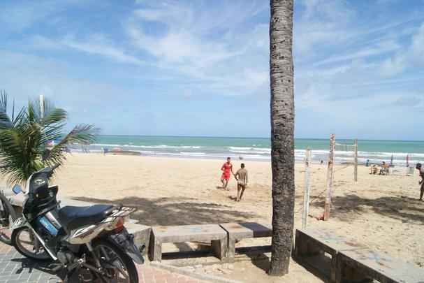 Apesar de o elenco alvirrubro ter se negado a treinar por conta dos atrasos salariais, alguns jogadores como Caete, Crislan, Marinho e Nelson aproveitaram a ''folga'' para jogar futevlei na praia de Boa Viagem. Alguns, inclusive, com o uniforme do clube.