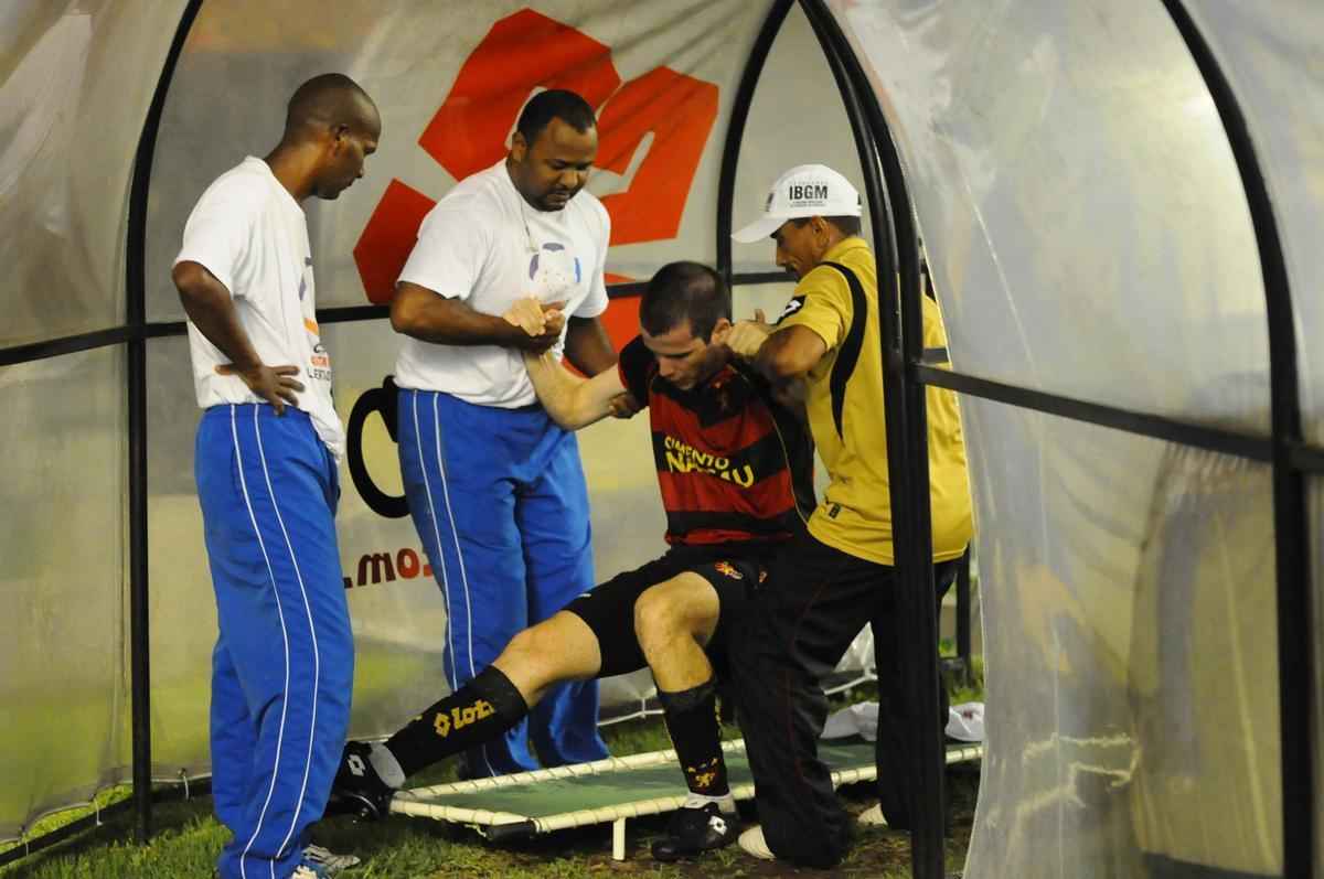 Atualmente auxiliar tcnico de Eduardo Baptista, ex-volante passou pelo Leo tambm como jogador, participando inclusive da Libertadores e da conquista da Copa do Brasil.