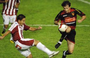 Atualmente auxiliar tcnico de Eduardo Baptista, ex-volante passou pelo Leo tambm como jogador, participando inclusive da Libertadores e da conquista da Copa do Brasil.