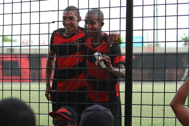 Partida entre Sport e Nutico foi realizada na Ilha do Retiro sob os olhos de Eduardo Baptista, que observava promessas da base leonina, como Adryelson, Horcio e James Dean.