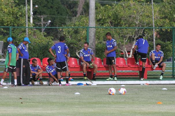Eduardo Baptista contou com a presen�a dos refor�os Guilherme Andrade e Danilo, que vieram do Corinthians. Ainda foram integrados ao elenco os atletas da base leonina. O goleiro J�lio C�sar, o meia Henrique e o atacante Wallace.