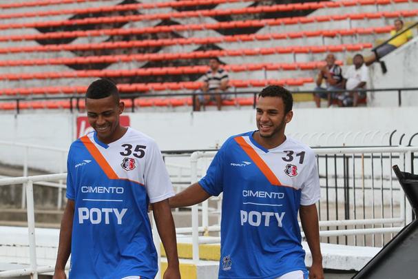 Além de Ricardinho, Santa Cruz apresentou seus reforços e teve o retorno de Alemão e Betinho.