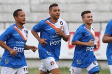 Além de Ricardinho, Santa Cruz apresentou seus reforços e teve o retorno de Alemão e Betinho.