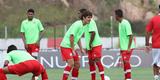 Jogadores do Nutico em treino na pr-temporada no CT do clube recebem reforo do zagueiro Leandro Euzbio