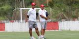 Jogadores do Nutico em treino na pr-temporada no CT do clube recebem reforo do zagueiro Leandro Euzbio