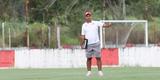 Jogadores do Nutico em treino na pr-temporada no CT do clube recebem reforo do zagueiro Leandro Euzbio