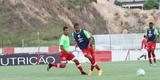 Jogadores do Nutico em treino na pr-temporada no CT do clube recebem reforo do zagueiro Leandro Euzbio