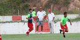 Jogadores do Nutico em treino na pr-temporada no CT do clube recebem reforo do zagueiro Leandro Euzbio