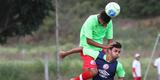 Jogadores do Nutico em treino na pr-temporada no CT do clube recebem reforo do zagueiro Leandro Euzbio