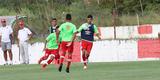 Jogadores do Nutico em treino na pr-temporada no CT do clube recebem reforo do zagueiro Leandro Euzbio