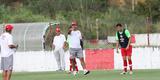 Jogadores do Nutico em treino na pr-temporada no CT do clube recebem reforo do zagueiro Leandro Euzbio