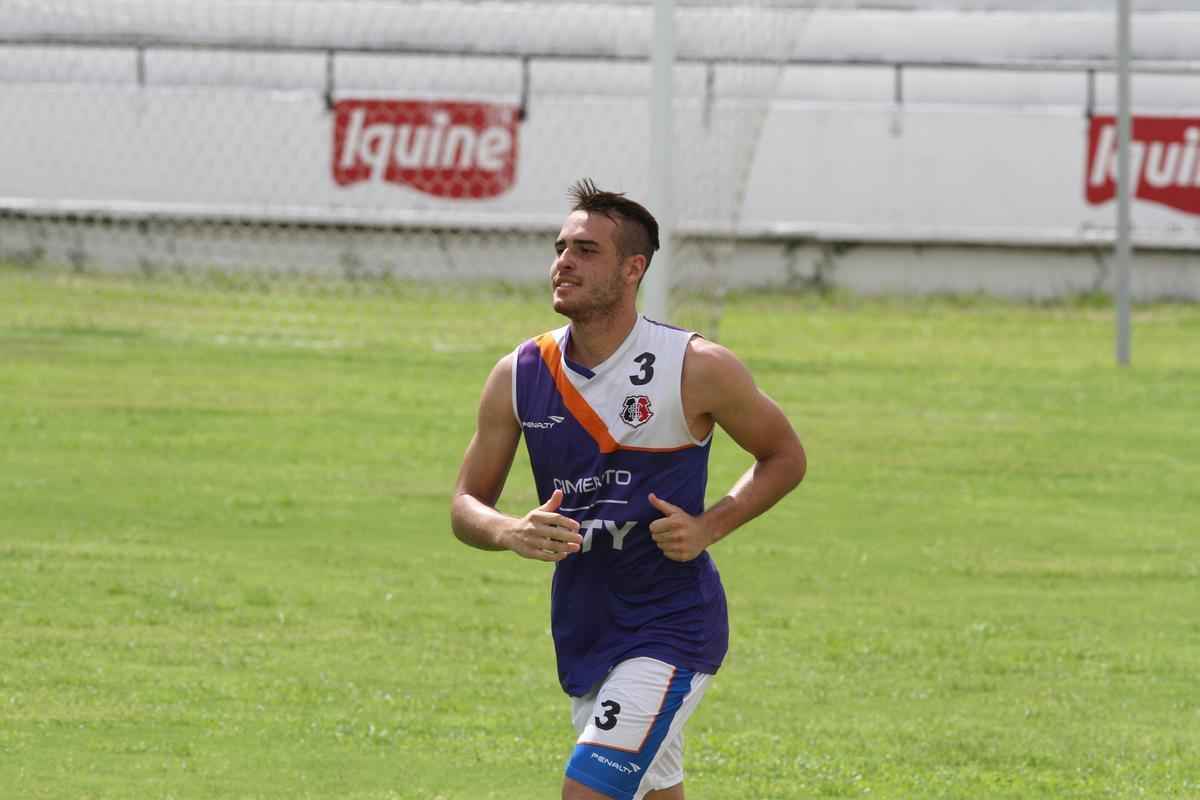 Clube coral segue treinamentos no Arruda antes de partir para pr-temporada nesta quarta, em Ch Grande, Agreste de Pernambuco. Novidade foi meia Pedro Castro