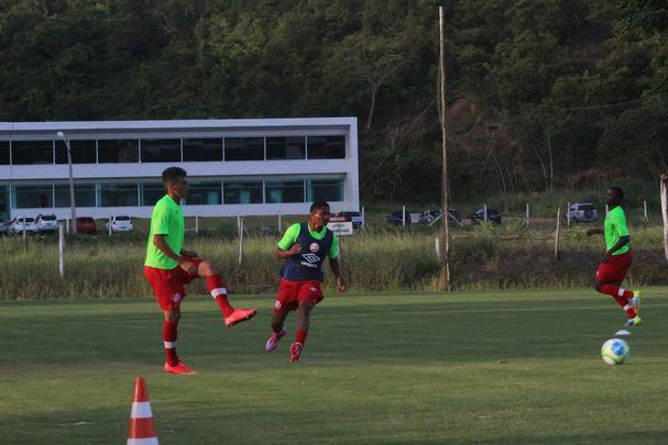 Moacir Junior esboou equipe no 4-4-2, mas as peas devem mudar at a estreia no Campeonato Pernambucano contra o Salgueiro