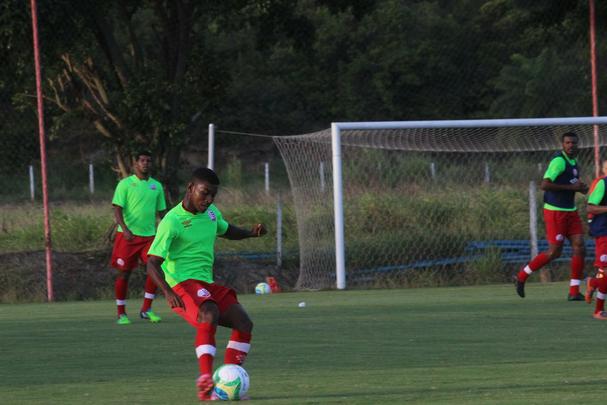 Moacir Junior esboou equipe no 4-4-2, mas as peas devem mudar at a estreia no Campeonato Pernambucano contra o Salgueiro
