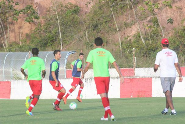 Moacir Junior esboou equipe no 4-4-2, mas as peas devem mudar at a estreia no Campeonato Pernambucano contra o Salgueiro