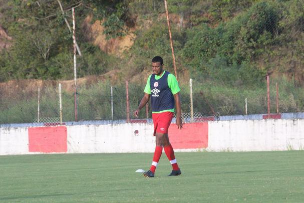 Moacir Junior esboou equipe no 4-4-2, mas as peas devem mudar at a estreia no Campeonato Pernambucano contra o Salgueiro