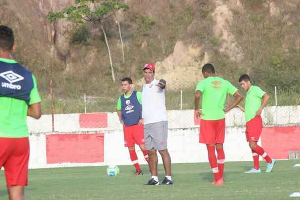 Moacir Junior esboou equipe no 4-4-2, mas as peas devem mudar at a estreia no Campeonato Pernambucano contra o Salgueiro
