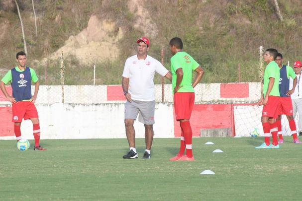 Moacir Junior esboou equipe no 4-4-2, mas as peas devem mudar at a estreia no Campeonato Pernambucano contra o Salgueiro