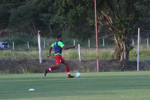 Moacir Junior esboou equipe no 4-4-2, mas as peas devem mudar at a estreia no Campeonato Pernambucano contra o Salgueiro