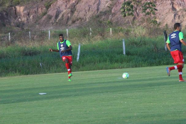 Moacir Junior esboou equipe no 4-4-2, mas as peas devem mudar at a estreia no Campeonato Pernambucano contra o Salgueiro
