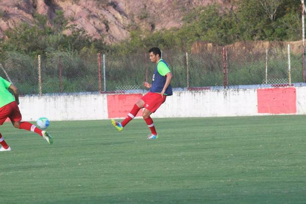 Moacir Junior esboou equipe no 4-4-2, mas as peas devem mudar at a estreia no Campeonato Pernambucano contra o Salgueiro