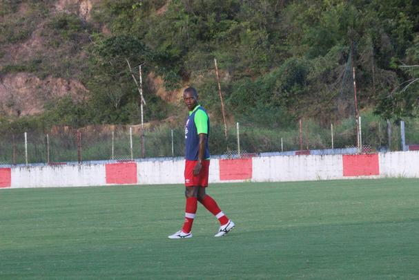 Moacir Junior esboou equipe no 4-4-2, mas as peas devem mudar at a estreia no Campeonato Pernambucano contra o Salgueiro