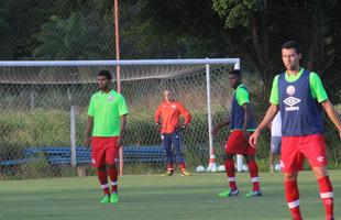 Moacir Junior esboou equipe no 4-4-2, mas as peas devem mudar at a estreia no Campeonato Pernambucano contra o Salgueiro