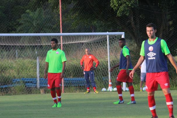 Moacir Junior esboou equipe no 4-4-2, mas as peas devem mudar at a estreia no Campeonato Pernambucano contra o Salgueiro