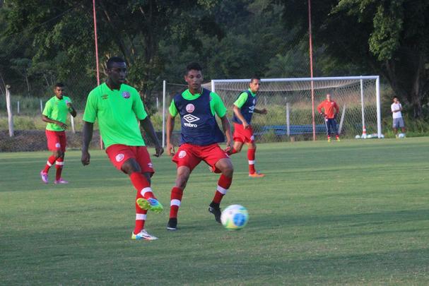 Moacir Junior esboou equipe no 4-4-2, mas as peas devem mudar at a estreia no Campeonato Pernambucano contra o Salgueiro