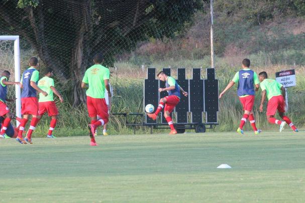 Moacir Junior esboou equipe no 4-4-2, mas as peas devem mudar at a estreia no Campeonato Pernambucano contra o Salgueiro