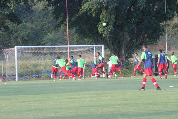 Moacir Junior esboou equipe no 4-4-2, mas as peas devem mudar at a estreia no Campeonato Pernambucano contra o Salgueiro