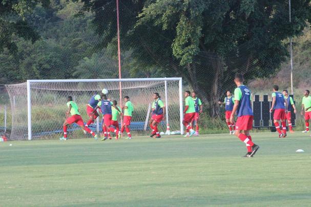 Moacir Junior esboou equipe no 4-4-2, mas as peas devem mudar at a estreia no Campeonato Pernambucano contra o Salgueiro
