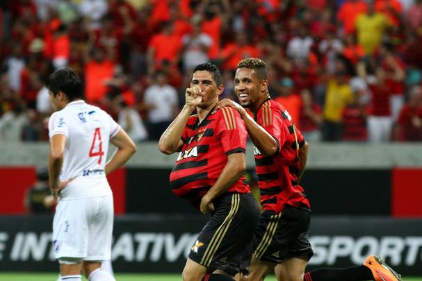 Leo derrotou o Nacional do Uruguai por 2 a 1 na Arena Pernambuco, no primeiro teste da temporada. Leo teve boa atuao principalmente no primeiro tempo, quando marcou os gols da vitria, assinalados por Samuel e Danilo