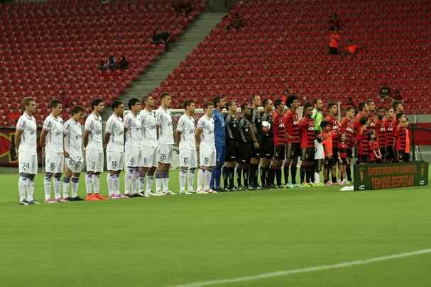 Leo derrotou o Nacional do Uruguai por 2 a 1 na Arena Pernambuco, no primeiro teste da temporada. Leo teve boa atuao principalmente no primeiro tempo, quando marcou os gols da vitria, assinalados por Samuel e Danilo