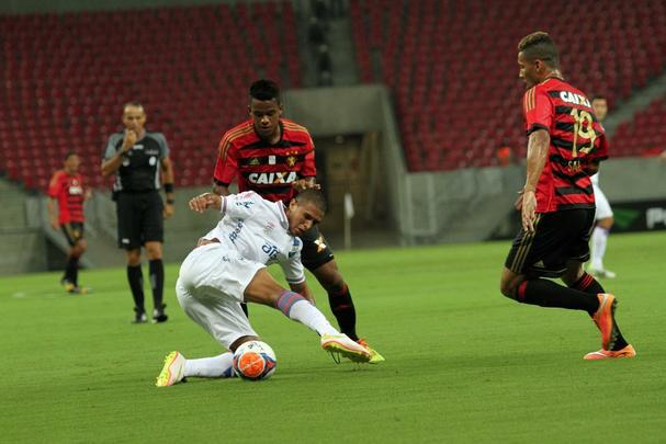 Leo derrotou o Nacional do Uruguai por 2 a 1 na Arena Pernambuco, no primeiro teste da temporada. Leo teve boa atuao principalmente no primeiro tempo, quando marcou os gols da vitria, assinalados por Samuel e Danilo