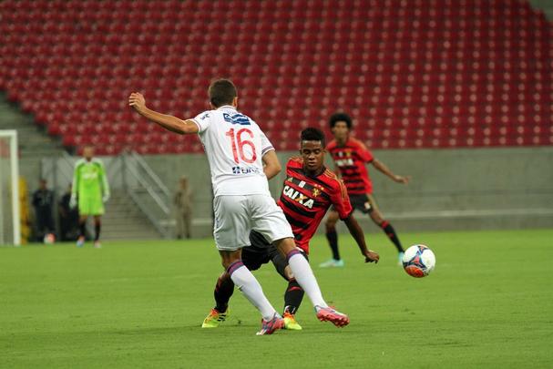 Leo derrotou o Nacional do Uruguai por 2 a 1 na Arena Pernambuco, no primeiro teste da temporada. Leo teve boa atuao principalmente no primeiro tempo, quando marcou os gols da vitria, assinalados por Samuel e Danilo