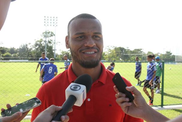 Rubro-negros tiveram tarde movimentada no CT. Alm da visita e jogo-treino com presenas de Diego Souza, Rodrigo Mancha e Joelinton, titulares do amistoso contra o Nacional-URU ficaram fazendo movimentao em separado do elenco