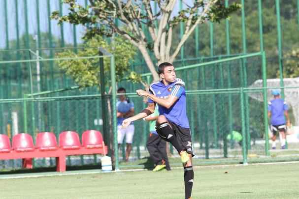 Rubro-negros tiveram tarde movimentada no CT. Alm da visita e jogo-treino com presenas de Diego Souza, Rodrigo Mancha e Joelinton, titulares do amistoso contra o Nacional-URU ficaram fazendo movimentao em separado do elenco