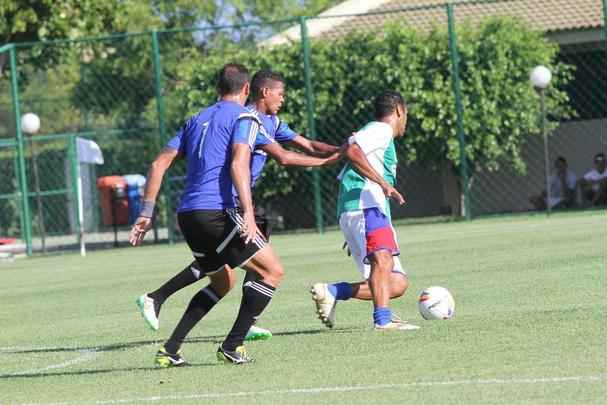 Rubro-negros tiveram tarde movimentada no CT. Alm da visita e jogo-treino com presenas de Diego Souza, Rodrigo Mancha e Joelinton, titulares do amistoso contra o Nacional-URU ficaram fazendo movimentao em separado do elenco
