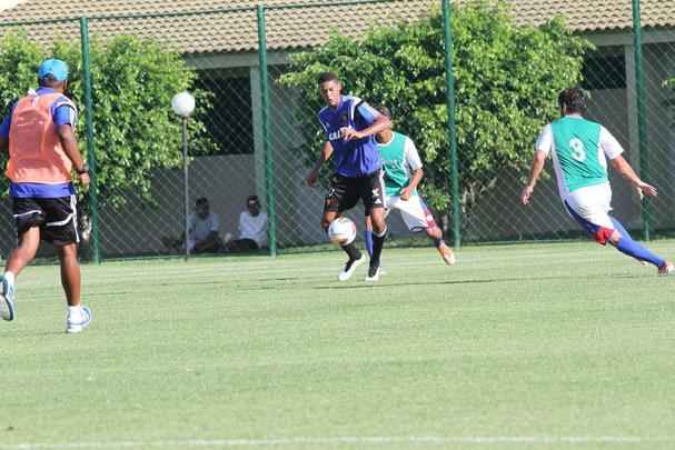 Rubro-negros tiveram tarde movimentada no CT. Alm da visita e jogo-treino com presenas de Diego Souza, Rodrigo Mancha e Joelinton, titulares do amistoso contra o Nacional-URU ficaram fazendo movimentao em separado do elenco