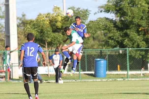 Rubro-negros tiveram tarde movimentada no CT. Alm da visita e jogo-treino com presenas de Diego Souza, Rodrigo Mancha e Joelinton, titulares do amistoso contra o Nacional-URU ficaram fazendo movimentao em separado do elenco