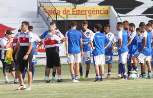 Ricardinho comandou treino ttico com presena de Bruno Mineiro e  Anderson Aquino. Bruno foi apresentado oficialmente antes da movimentao desta segunda-feira.