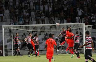 Jogando fora de casa, o Sport venceu o Santa Cruz por 3 a 0 na estreia oficial de ambos os clubes na temporada 2015. Os gols rubro-negros foram marcados por Danilo, de pnalti, e lber, duas vezes