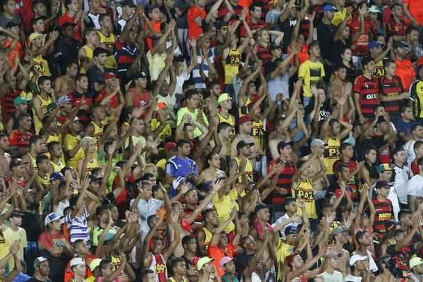 Jogando fora de casa, o Sport venceu o Santa Cruz por 3 a 0 na estreia oficial de ambos os clubes na temporada 2015. Os gols rubro-negros foram marcados por Danilo, de pnalti, e lber, duas vezes