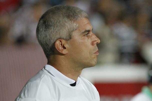 Jogando fora de casa, o Sport venceu o Santa Cruz por 3 a 0 na estreia oficial de ambos os clubes na temporada 2015. Os gols rubro-negros foram marcados por Danilo, de pnalti, e lber, duas vezes