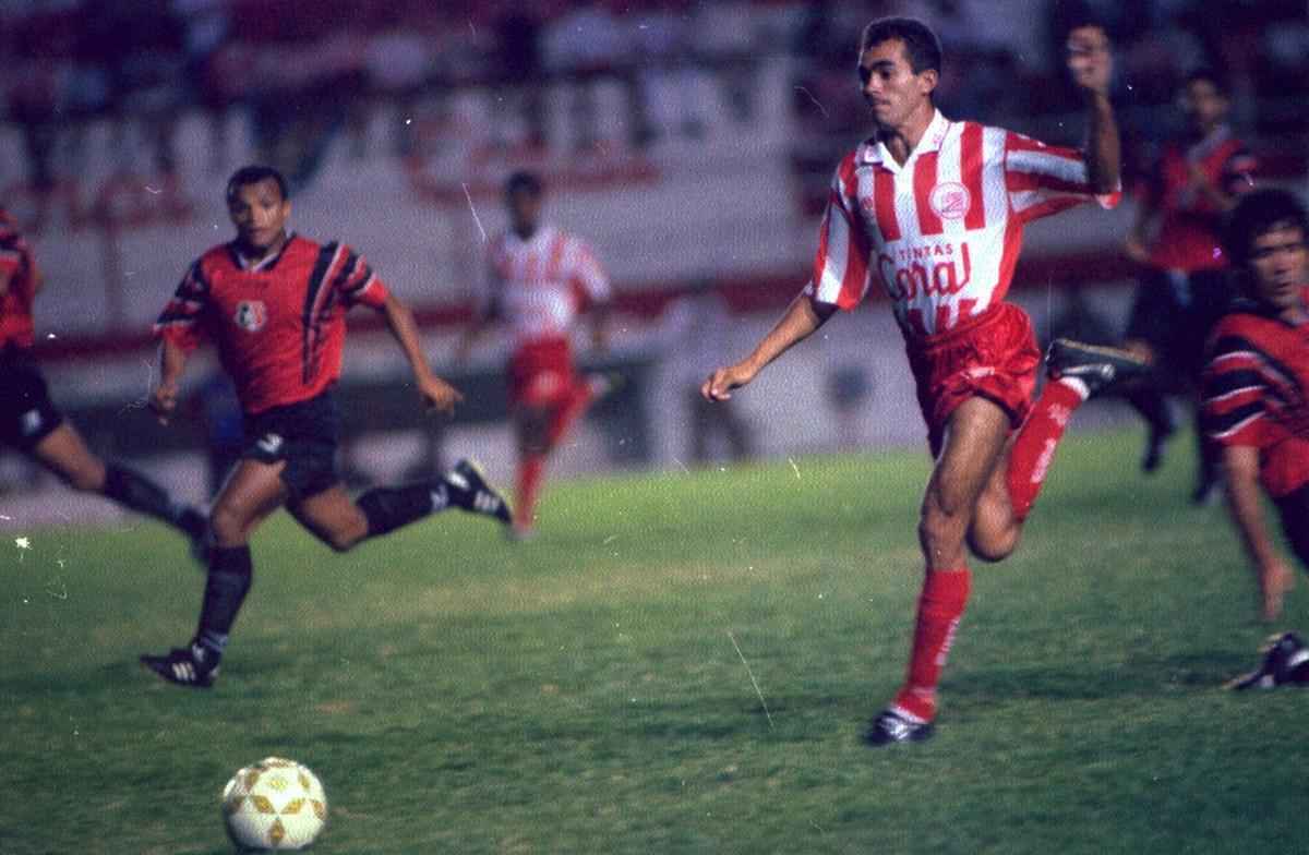 29/01/1997 - Nutico 2x0 Santa Cruz-PB - A edio de 1997 da Copa do Nordeste foi curta: apenas 16 times se enfrentando no formato 'mata-mata'. Na primeira fase, o Nutico enfrentou o Santa Cruz da Paraba. Venceu a partida dentro de casa e, na volta, empatou com o time paraibano em 1 a 1 (04/01/1997).