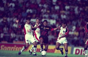 1999 - No ano seguinte, o Leo se classificou na segunda colocao do grupo B atrs do Botafogo-PB, com quem empatou na estreia em 1 a 1. Nas semifinais, foi eliminado novamente por um time baiano. Perdeu do Vitria por 2 a 1 no Barrado e venceu na Ilha por 1 a 0. Nos pnaltis, o Vitria ganhou por 4 a 2.