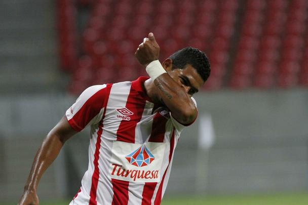 Timbu jogou sua terceira partida pelo Estadual e saiu na frente do Serra Talhada no primeiro tempo com um gol de Renato